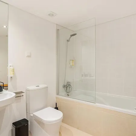 Апартаменты Boutique Duplex In Chiado With Epic Rossio View Лиссабон