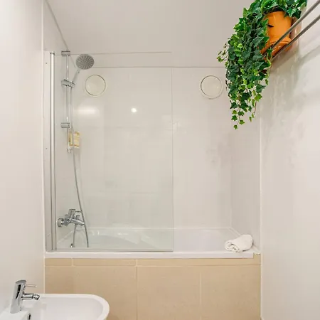 Boutique Duplex In Chiado With Epic Rossio View شقة