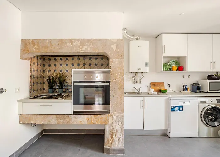 Апартаменти Boutique Duplex In Chiado With Epic Rossio View