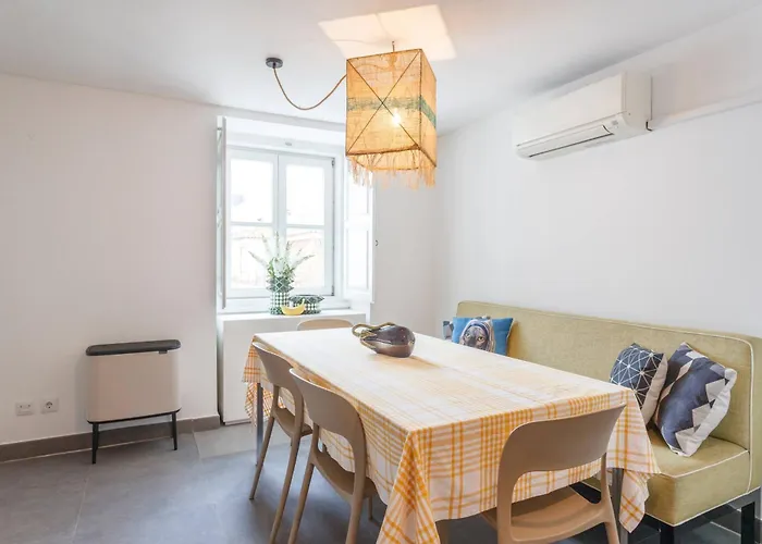Апартаменты Boutique Duplex In Chiado With Epic Rossio View *