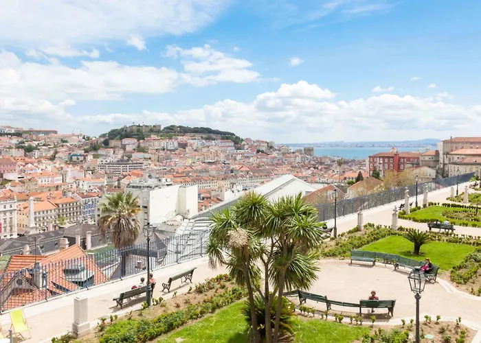 Boutique Duplex In Chiado With Epic Rossio View Лиссабон